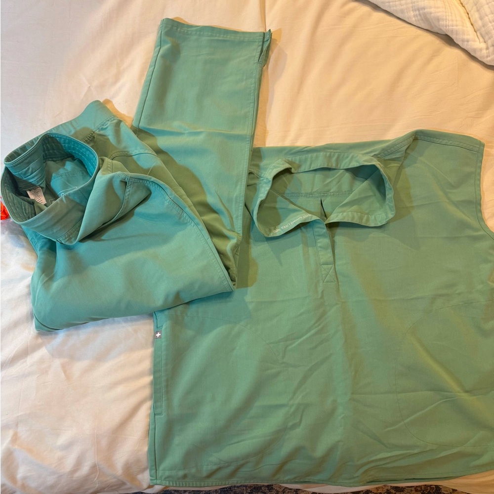 FIGS Jade Scrub Set